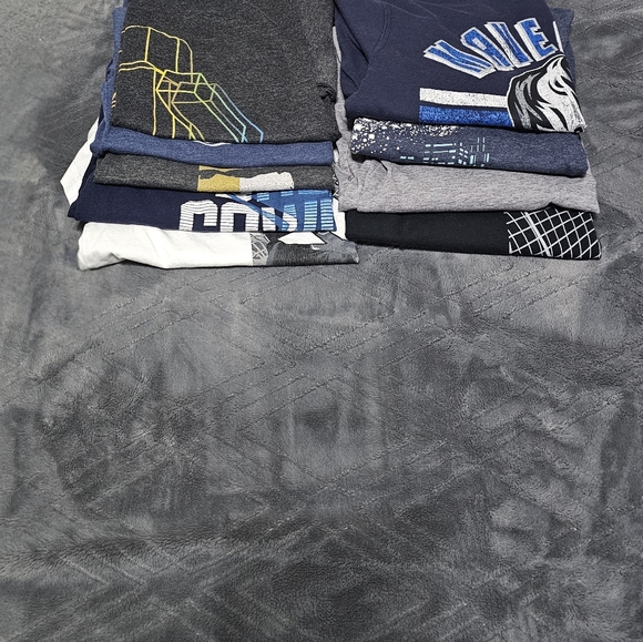 Boys size 10/12 clothes - Picture 2 of 3